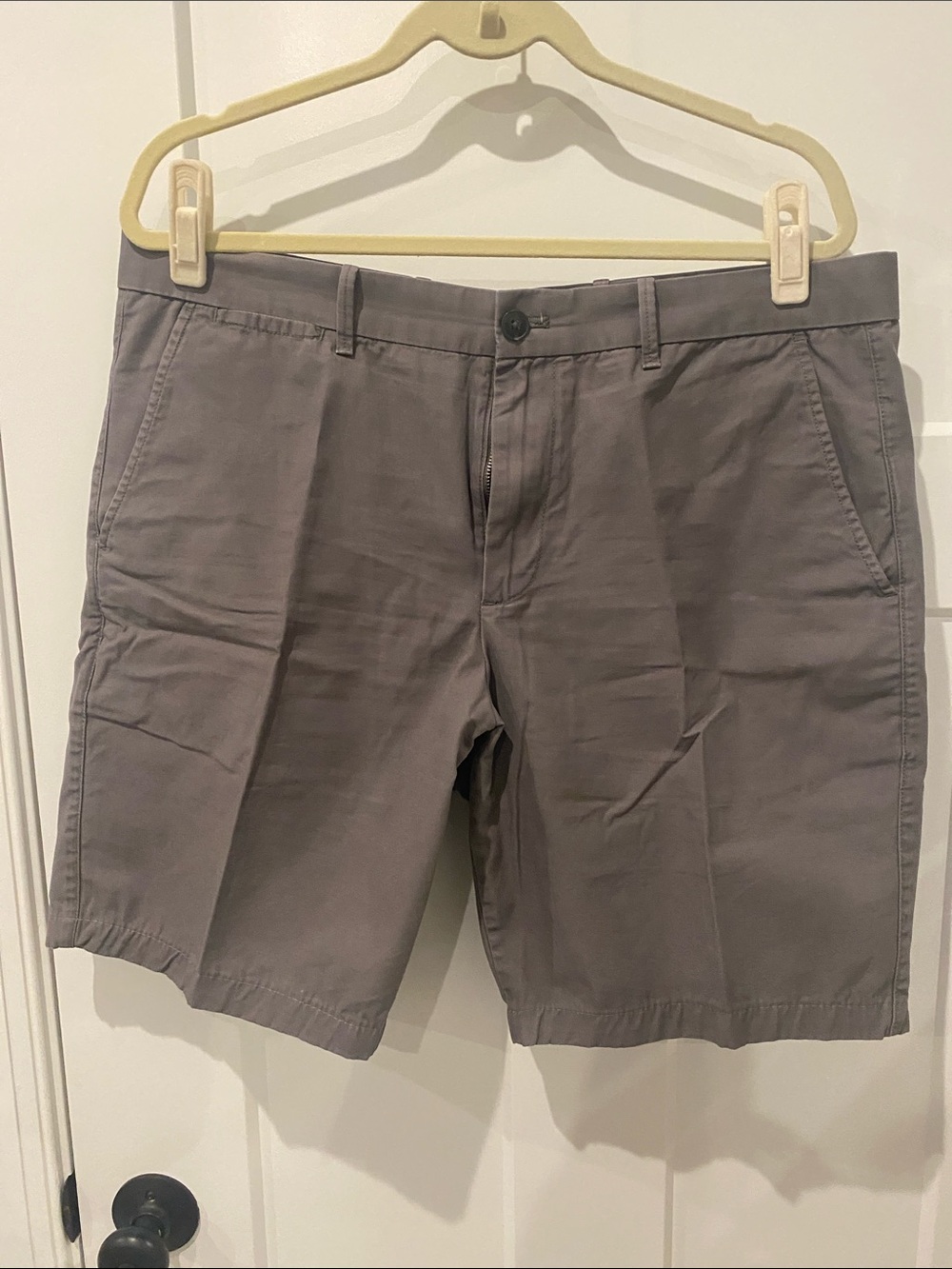 GAP Men's Slate Gray Flat-Front Chino Shorts